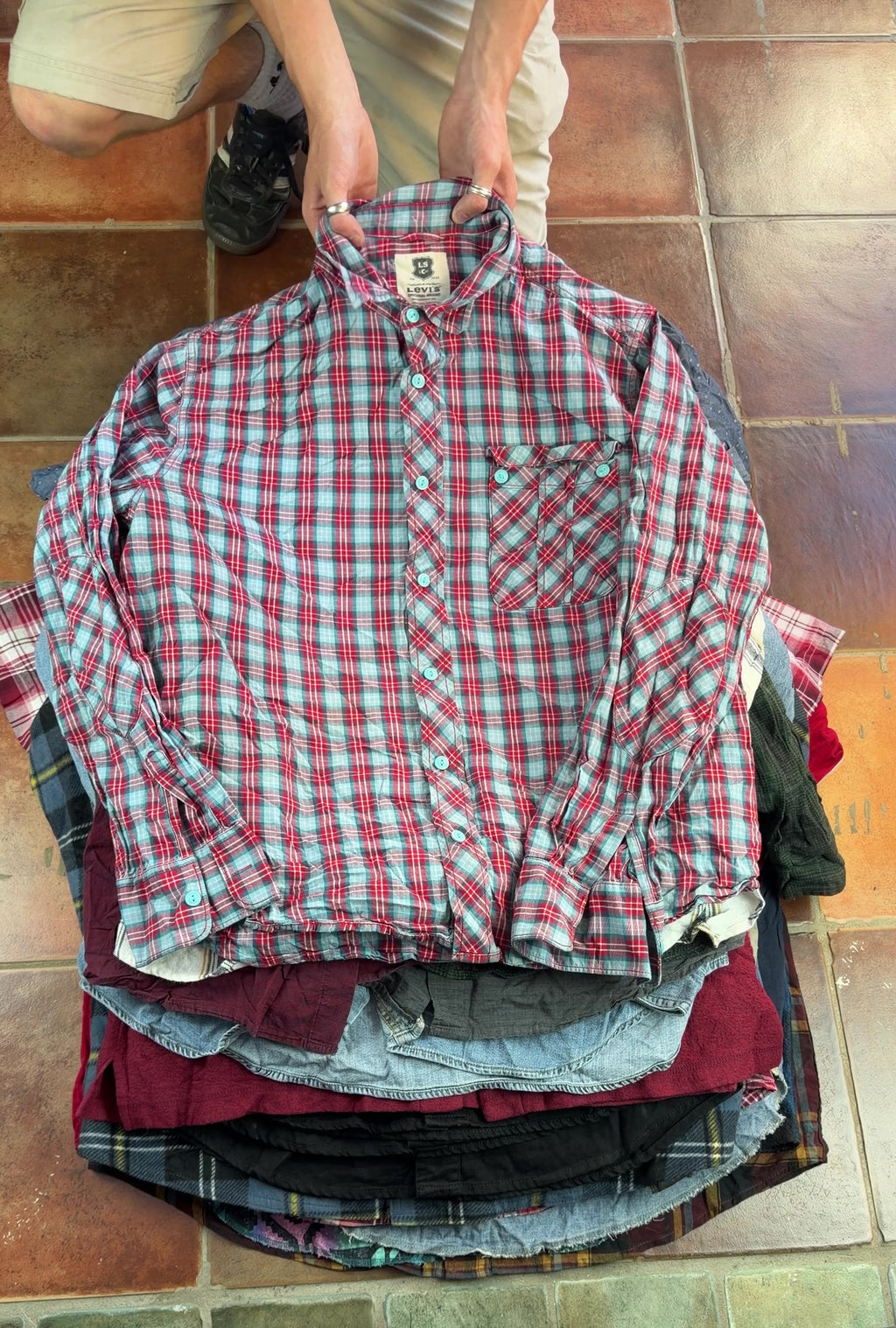 25 x wrangler/ Levi /lee shirt  (A)